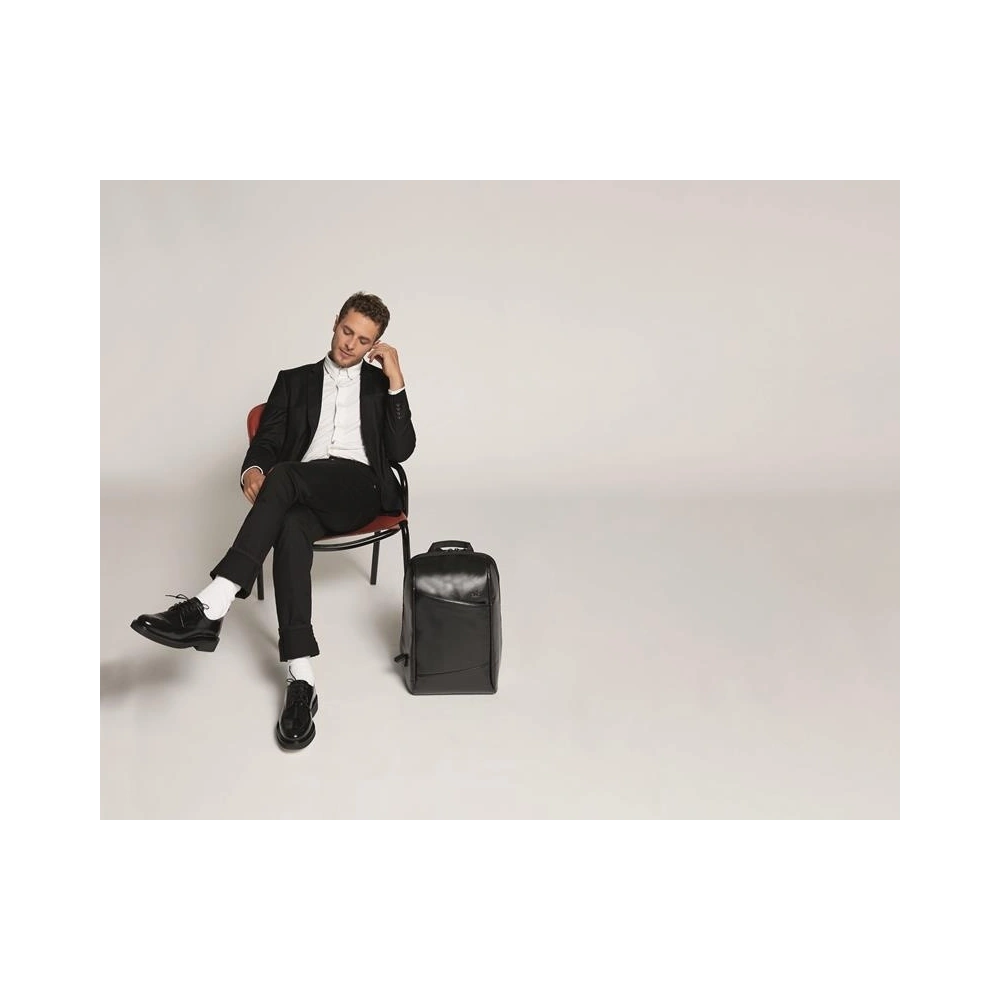 Plecak ze skóry ekologicznej z zewnętrzym portem USB PURO Byday Classic Notebook 15.6 / tablet (czarny)