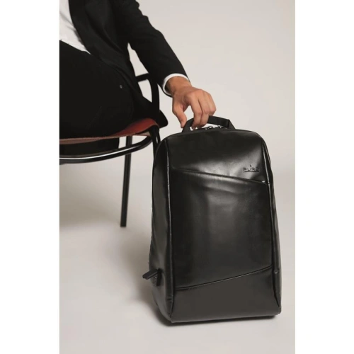 Kup Rucksack aus Öko-Leder mit externem USB-Anschluss PURO Byday Classic Notebook 15.6 / Tablet (schwarz) - PUR373BLK - {ean13} - Sklep Home Screen