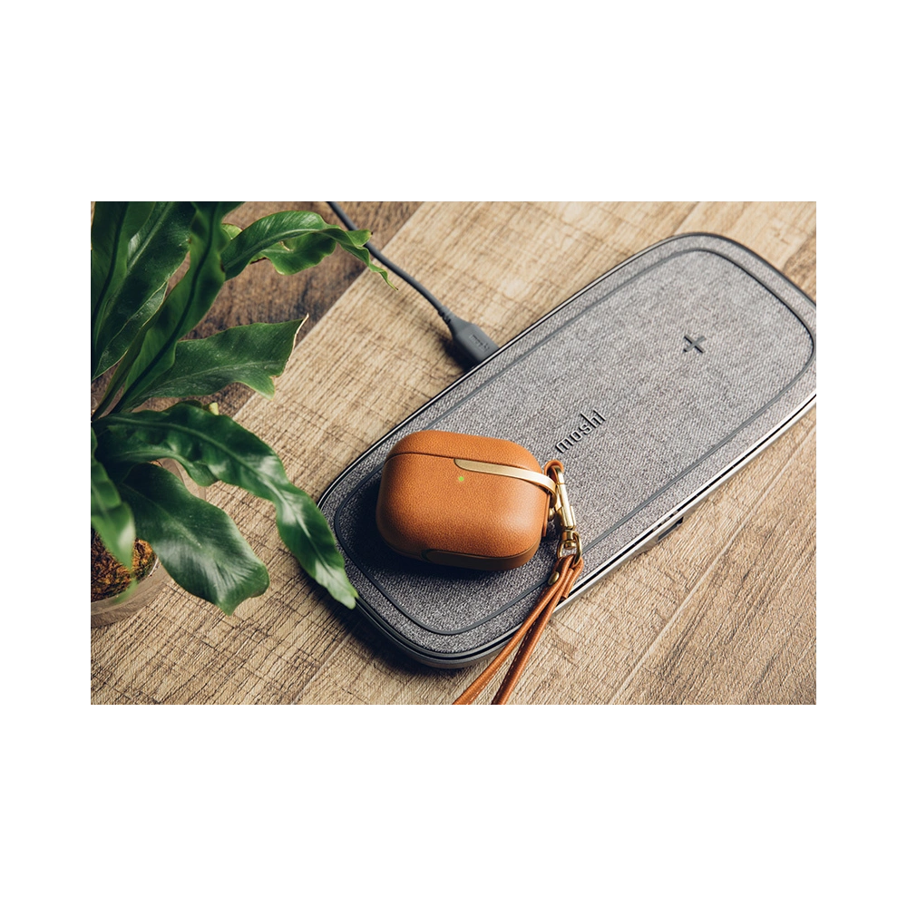 Etui Moshi Pebbo Luxe Apple AirPods 3 z odpinanym paskiem na rękę (Caramel Brown)