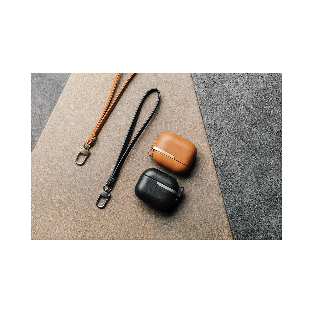 Etui Moshi Pebbo Luxe Apple AirPods 3 z odpinanym paskiem na rękę (Caramel Brown)
