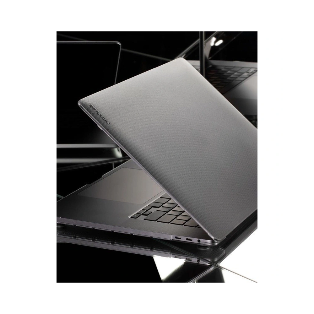 Etui Incase Hardshell Dots Apple MacBook Pro 16 2020 (czarna)