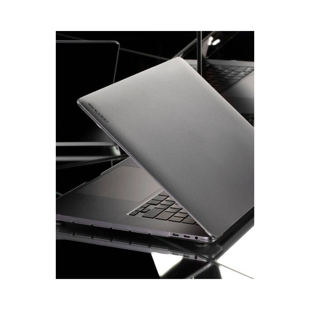 Etui Incase Hardshell Dots Apple MacBook Pro 13 2020 (czarna)