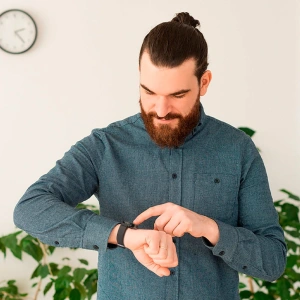 Kup Pasek Spigen Fit Lite Samsung Galaxy Watch 4/5/5 Pro/6 Fekete - SPN2160BLK - {ean13} - Sklep Home Screen