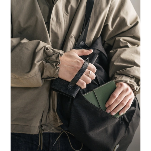 Kup Etui Ringke Folio Signature EZ Strap Samsung Galaxy S22 Ultra Negru - RGK1574BLK - {ean13} - Sklep Home Screen