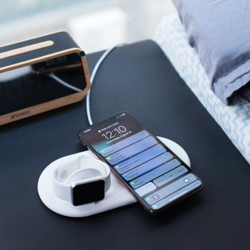 Kup Ładowarka bezprzewodowa Adam Elements Omnia Q2 do 2 urządzeń z uchwytem do Apple Watch (biała) - ADAM004WHT - {ean13} - Sklep Home Screen