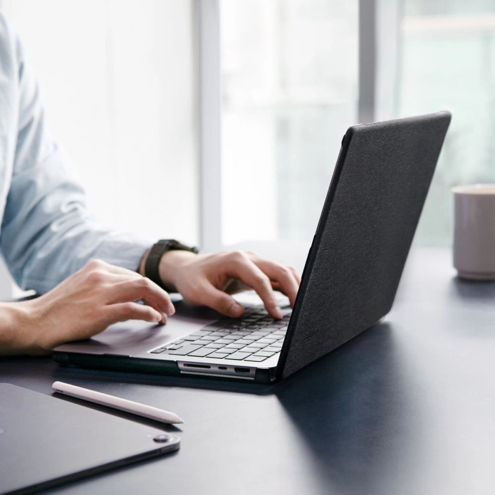 Etui Spigen Urban Fit Apple MacBook Pro 14" 2021-2025 (M1/M2/M3/M4/M5) Black