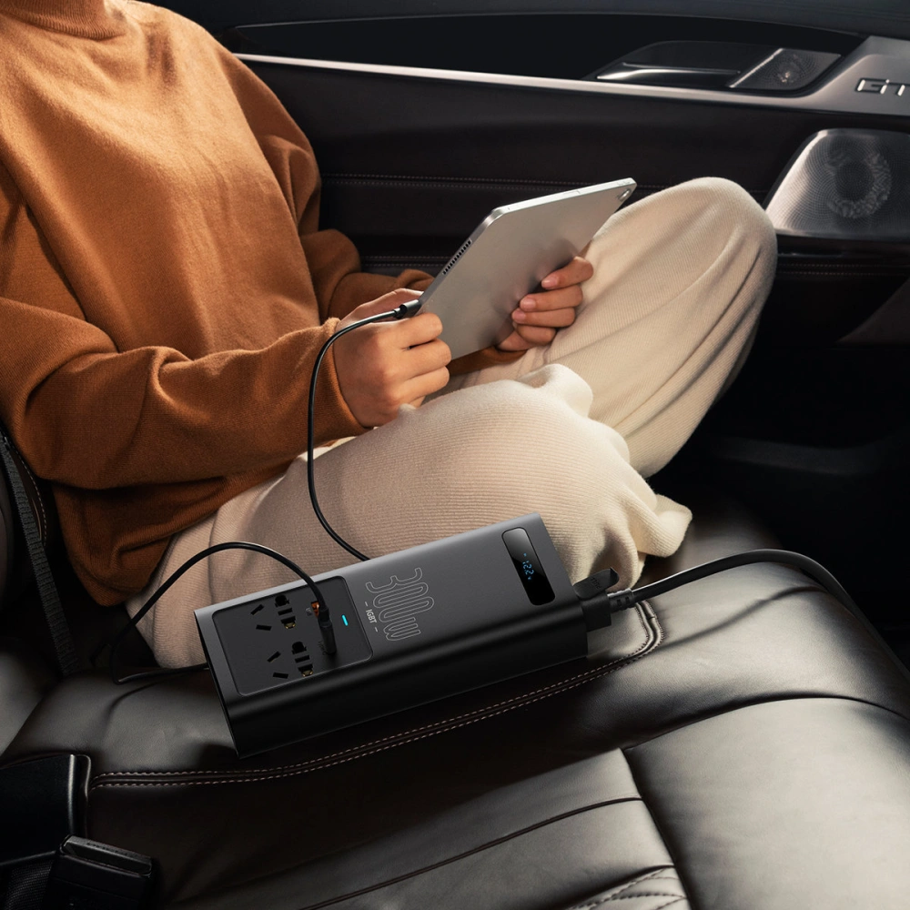 Przetwornica samochodowa Baseus IGBT 300W 220V (wtyczka CN/EU) czarny