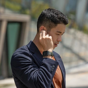 Kup UNIQ Linus Apple Watch 4/5/6/7/SE/8/9/Ultra 44/45/49mm Airosoft Silikon schwarz/midnight black - UNIQ730 - {ean13} - Sklep Home Screen