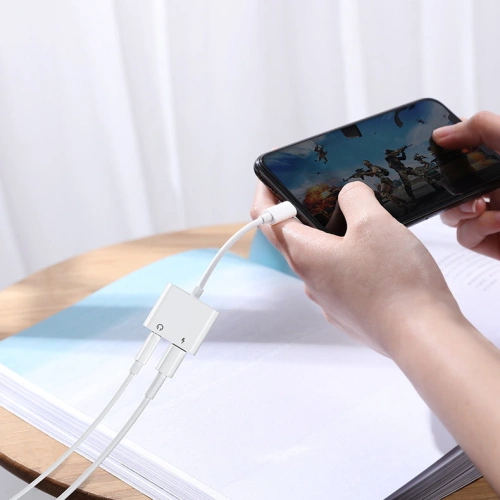 Kup Adapter Joyroom pentru căști Lightning - Lightning/3,5mm mini jack alb (S-Y104) - JYR195 - {ean13} - Sklep Home Screen