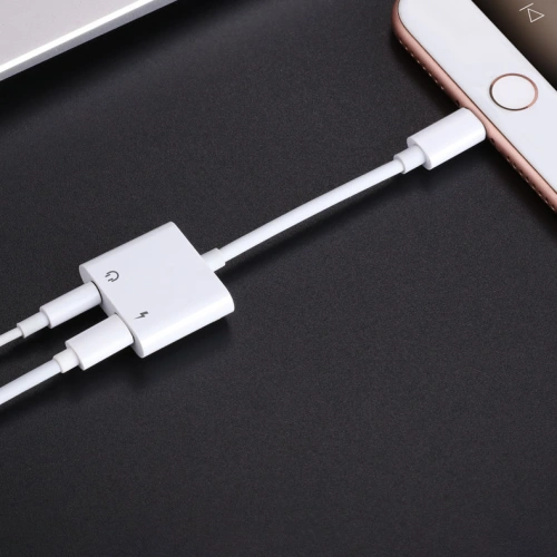 Kup Adapter Joyroom pentru căști Lightning - Lightning/3,5mm mini jack alb (S-Y104) - JYR195 - {ean13} - Sklep Home Screen