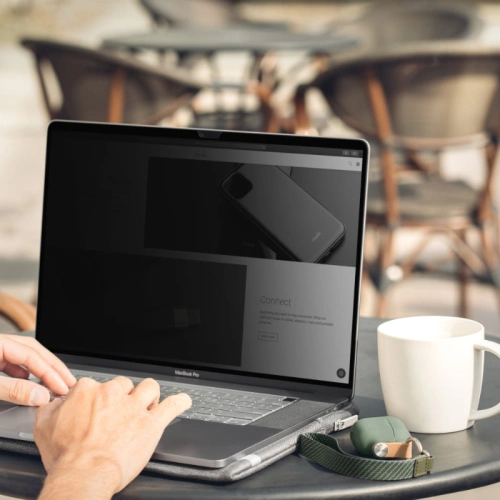 Kup Folia de protecție Moshi Umbra Apple MacBook Air 13.6 (M2, 2022-2023) cu filtru de confidențialitate (ramă neagră) - MOSH281 - {ean13} - Sklep Home Screen