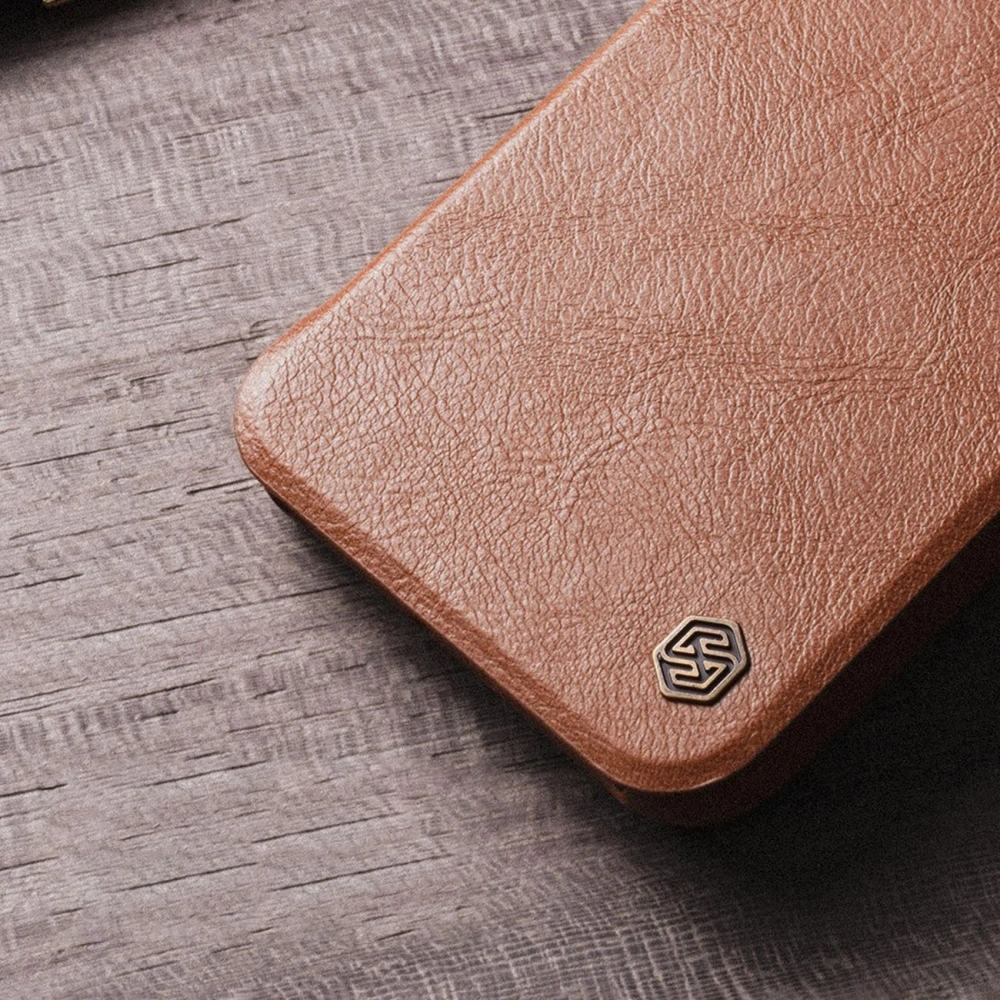 Etui Nillkin Qin Leather Pro Apple iPhone 14 Plus / 15 Plus brązowy