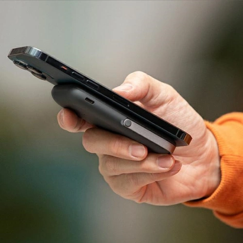 Kup Powerbank UNIQ Hoveo 5000mAh USB-C 20W PD Gyors töltés Vezeték nélküli Magnetic szürke/charcoal grey - UNIQ846 - {ean13} - Sklep Home Screen
