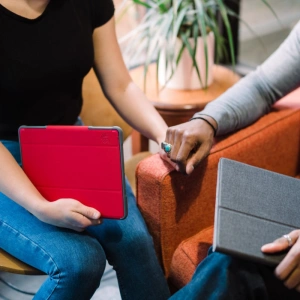 Etui STM Dux Plus Duo Apple iPad 10.2 2019/2020/2021 (7., 8. és 9. generáció) MIL-STD-810G Ceruza töltő (Piros)