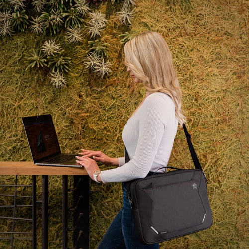 Kup Etui STM Myth Sleeve do laptopa 13 cali (Granite Black) - STM20 - {ean13} - Sklep Home Screen