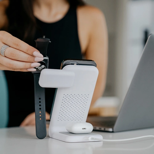 Kup Încărcător wireless STM ChargeTree Swing 3 în 1 pentru Apple iPhone, AirPods și Watch (alb) - STM31 - {ean13} - Sklep Home Screen