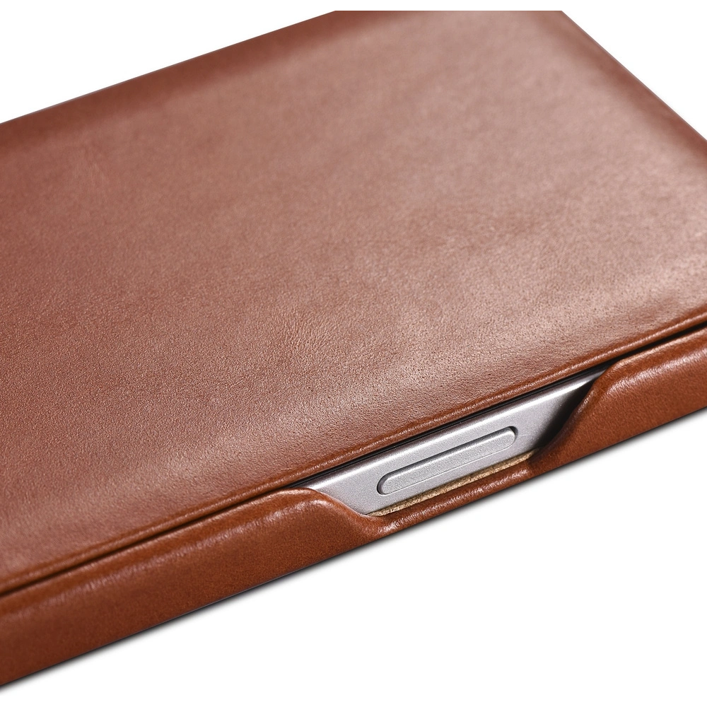 Etui iCarer Curved Edge Vintage Folio Apple iPhone 13 brązowy