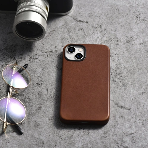 Kup Etui iCarer Oil Wax Premium Leather MagSafe Apple iPhone 14 brązowy - ICR325 - {ean13} - Sklep Home Screen
