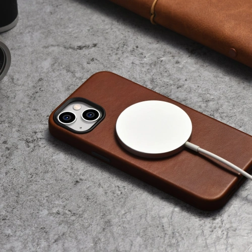 Kup Etui iCarer Oil Wax Premium Leather MagSafe Apple iPhone 14 brązowy - ICR325 - {ean13} - Sklep Home Screen