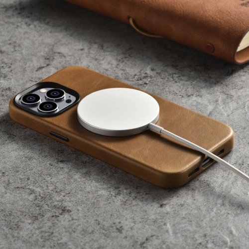 Kup Etui iCarer Oil Wax Premium Leather MagSafe Apple iPhone 14 Pro Max světle hnědý - ICR339 - {ean13} - Sklep Home Screen