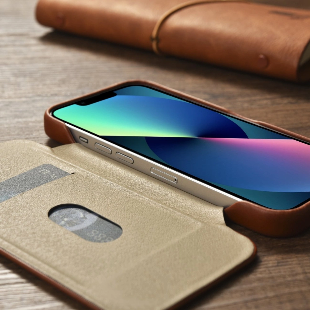 Etui iCarer CE Oil Wax Premium Leather Folio MagSafe Apple iPhone 14 Pro brązowy