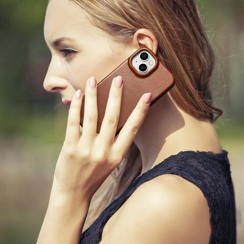 Etui iCarer CE Oil Wax Premium Leather Folio MagSafe Apple iPhone 14 Plus / 15 Plus brązowy