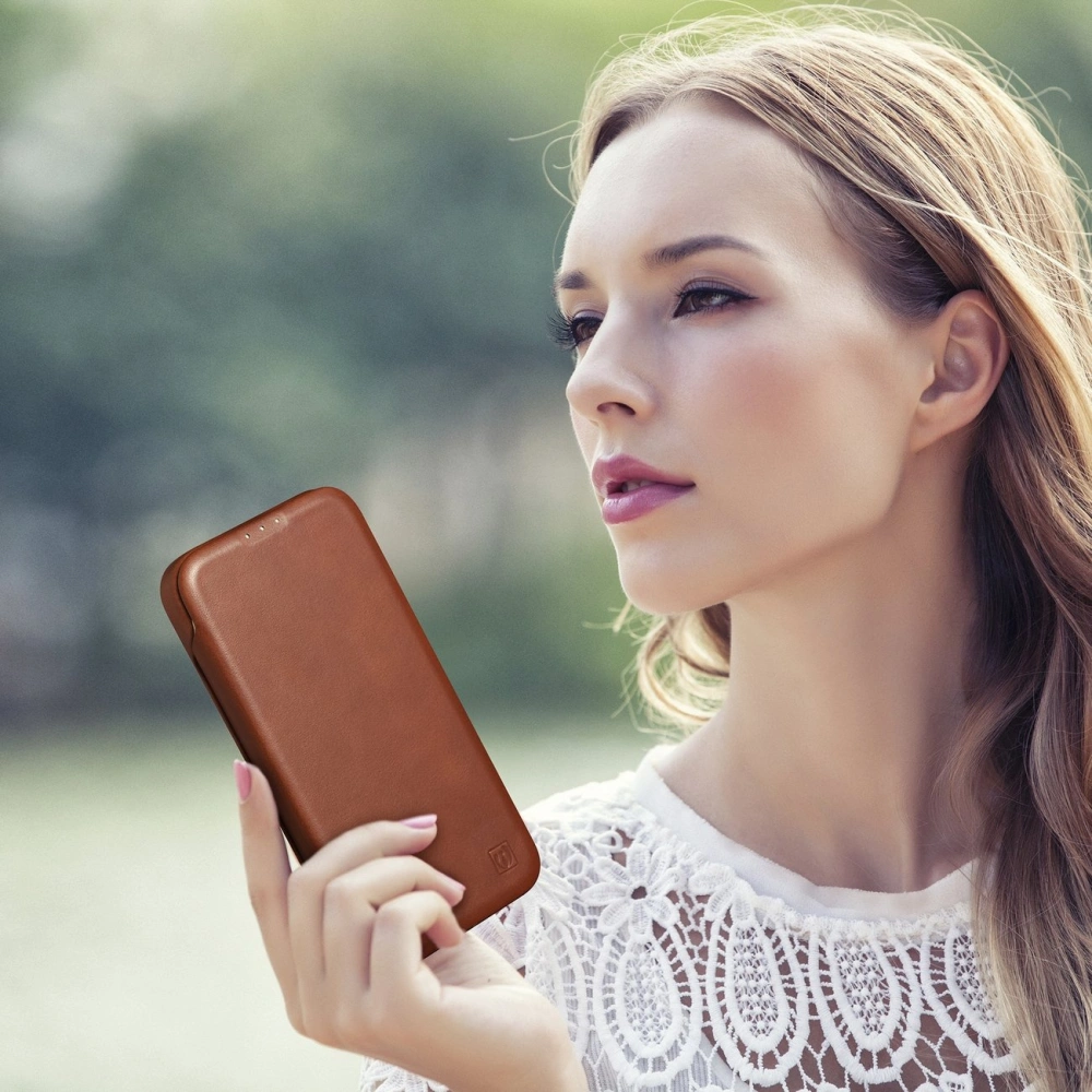 Etui iCarer CE Oil Wax Premium Leather Folio MagSafe Apple iPhone 14 Plus / 15 Plus brązowy