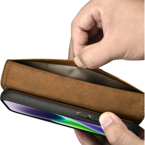 Kup Etui iCarer Oil Wax Wallet Anti-RFID 2in1 Apple iPhone 14 Plus / 15 Plus světle hnědá - ICR448 - {ean13} - Sklep Home Screen