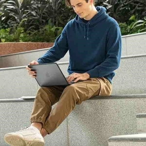 Kup Etui UNIQ Venture Apple MacBook Air 13 (2018 - 2022) černý/midnight black - UNIQ877 - {ean13} - Sklep Home Screen