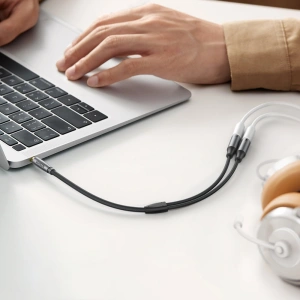 UGREEN AV192 AUX elosztó 1x férfi 3,5mm/2x női 3,5mm 20cm fekete