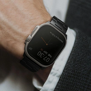 Kup UNIQ Osta Apple Watch 4/5/6/7/SE/8/9/Ultra 44/45/49mm Edelstahl schwarz/mittleres Schwarz - UNIQ931 - {ean13} - Sklep Home Screen
