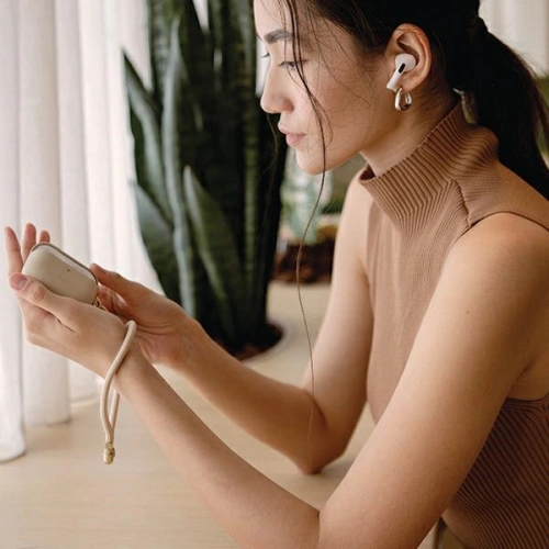 Kup Case UNIQ Coehl Haven AirPods Pro (2. Generation) creme - UNIQ1098 - {ean13} - Sklep Home Screen
