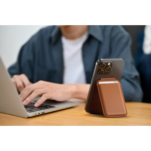 Kup Podstavec Satechi Vegan-Leather Wallet Stand pro Apple iPhone MagSafe hnědý - STH100 - {ean13} - Sklep Home Screen