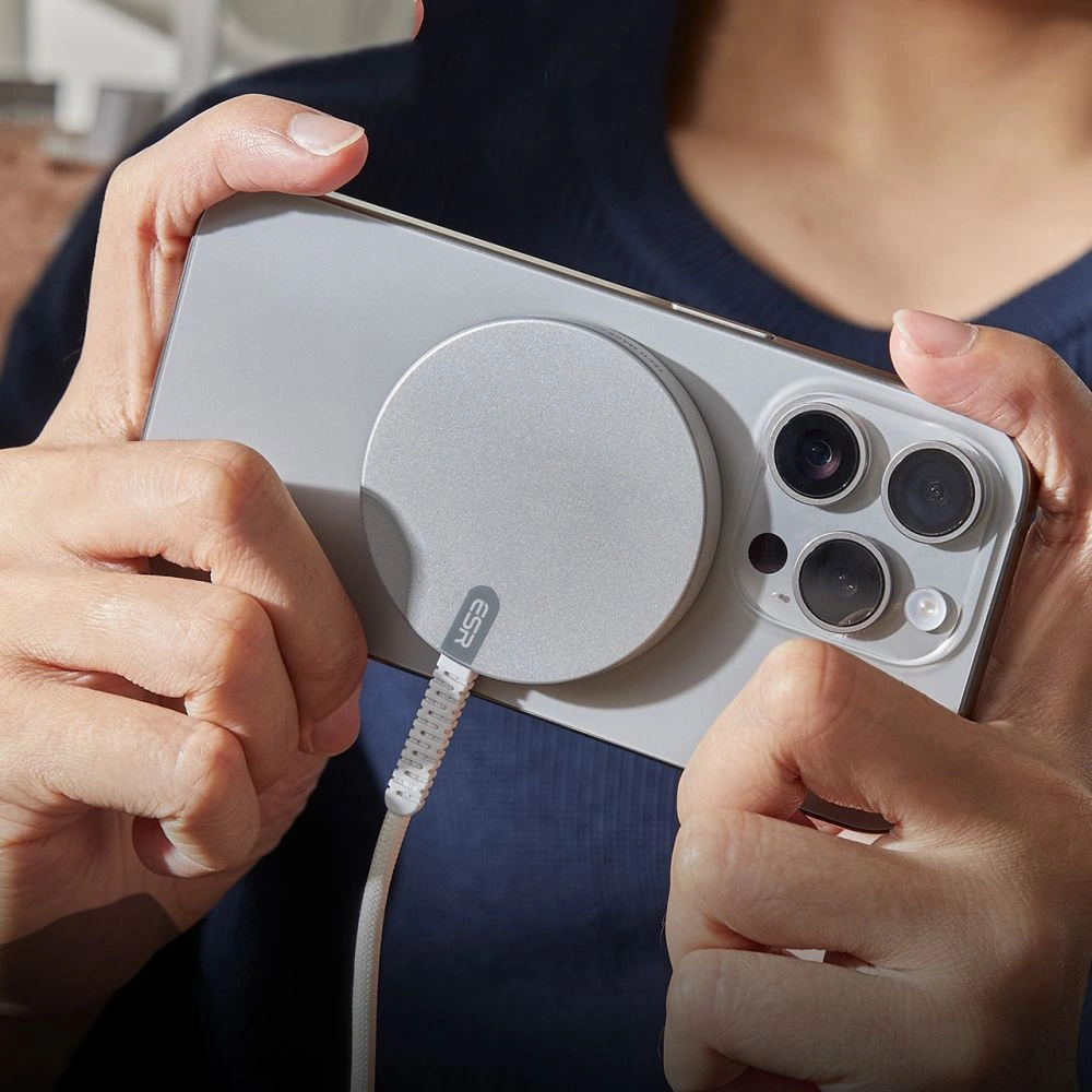 Ładowarka indukcyjna ESR HaloLock QI2 Mini Magnetic MagSafe wireless charger 15W Silver