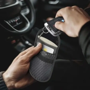 Kup Tech-Protect KLR100 cușcă Faraday Pouch Blocare Semnal RFID Fără Cheie Carbon - THP3381 - {ean13} - Sklep Home Screen