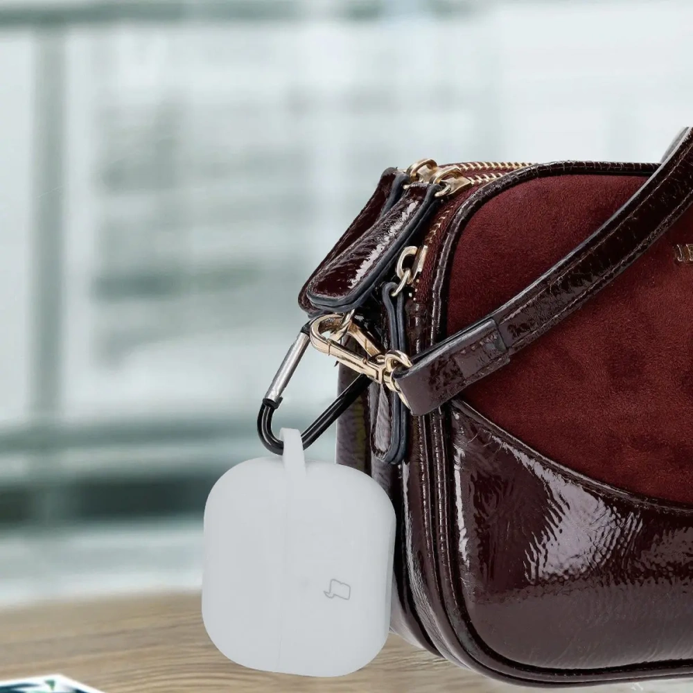 Silikonowe etui z karabińczykiem Bizon Case Headphone Silicone do Samsung Galaxy Buds 3 / 3 Pro białe