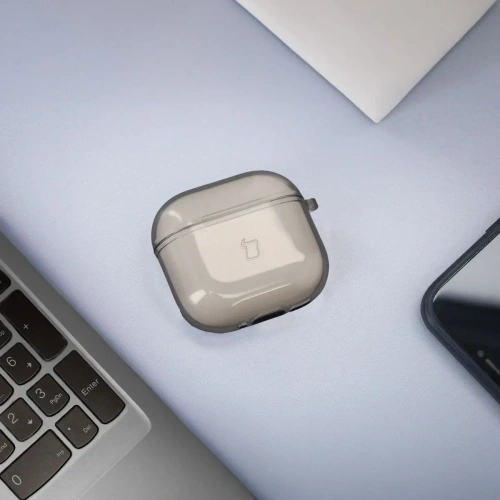 Kup Elastické pouzdro s karabinou Bizon Case Headphone Clear pro Apple AirPods 4 průhledně-černé - BIZ8029 - {ean13} - Sklep Home Screen
