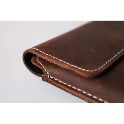 Kup LURESKO CLAYER XXL Lederhülle für Tablet 313 x 222 x 9 mm (vintage braun mit weißen Nähten) - LUR56 - {ean13} - Sklep Home Screen