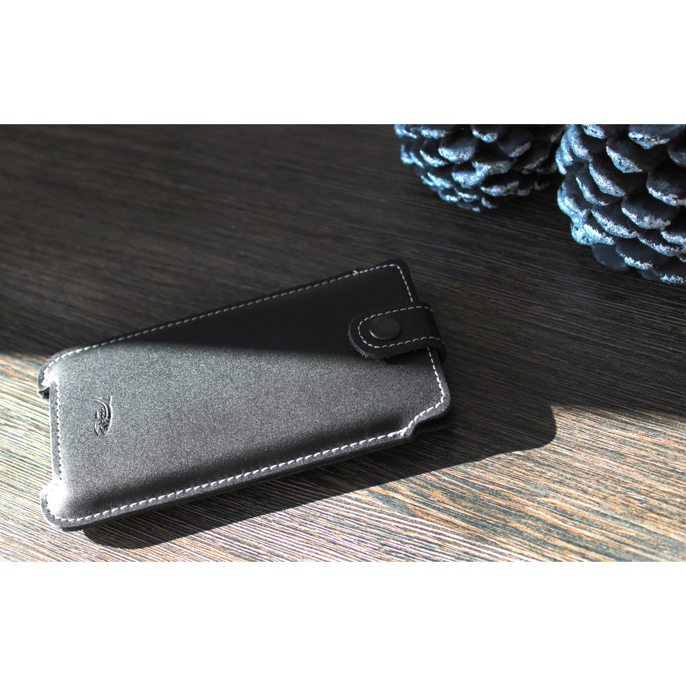 Skórzane etui LURESKO SOFIJA XXL uniwersalne zapinane na pasek (czarny gładki biała nić)