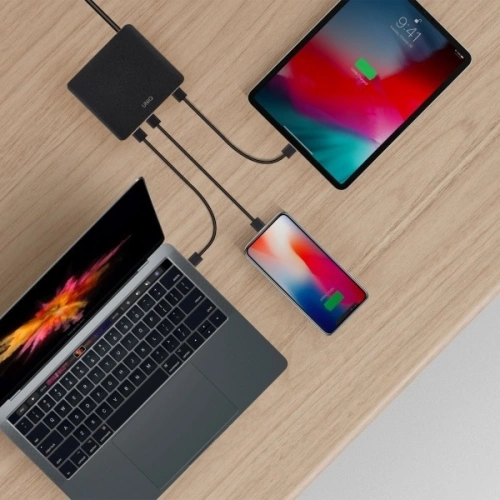 Kup UNIQ Hálózati töltő HUB Surge Mini 100W fekete/anátracit 2xUSB Gyors Töltés 3.0 + 2xUSB-C PD 3.0 (LITHOS Collective) - UNIQ229BLK - {ean13} - Sklep Home Screen