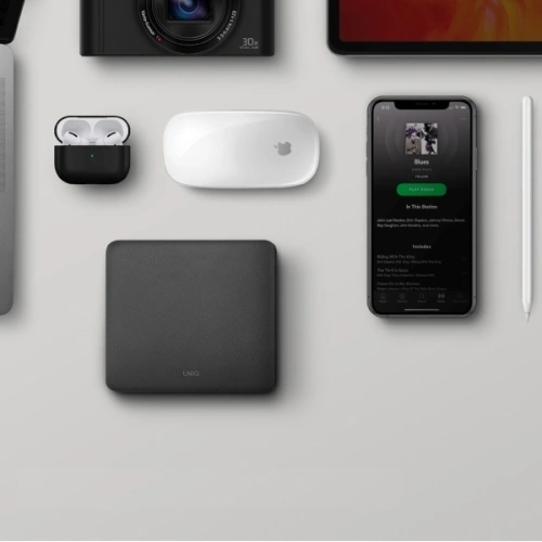 Kup UNIQ Hálózati töltő HUB Surge Mini 100W fekete/anátracit 2xUSB Gyors Töltés 3.0 + 2xUSB-C PD 3.0 (LITHOS Collective) - UNIQ229BLK - {ean13} - Sklep Home Screen
