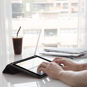 Etui Spigen Urban Fit Apple iPad 10.2 2019 Fekete