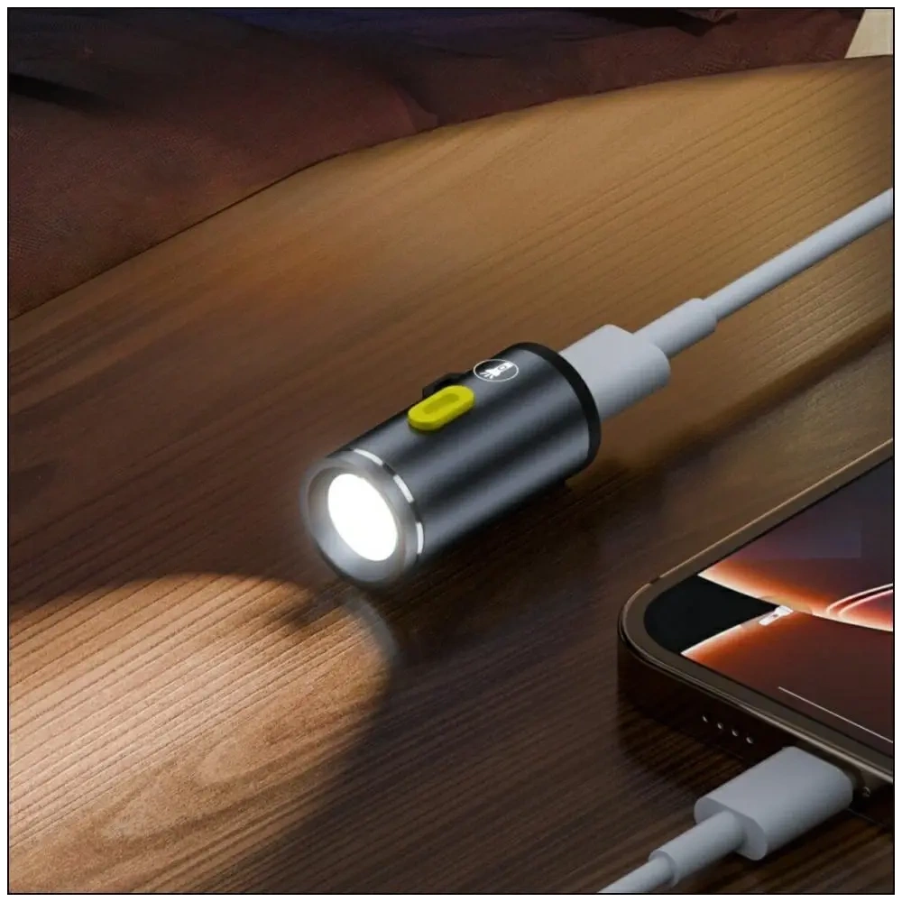 Zestaw akcesoriów 4w1 4smarts Explorer kabel brelok USB-C, adapter USB-C / USB-C, zapalniczka USB-C, latarka USB-C czarny