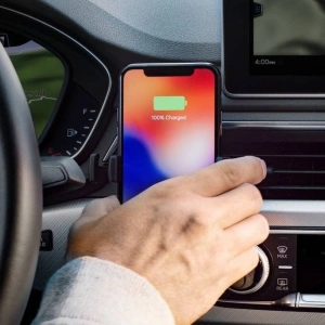 Kup Uchwyt samochodowy z ładowarka bezprzewodową Mophie Charge Stream Vent Mount do kratki nawiewu - MPH029 - {ean13} - Sklep Home Screen