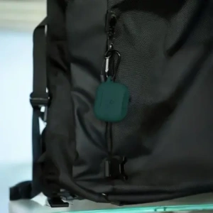 Silikonowe etui z karabińczykiem Bizon Case Headphone Silicone do Apple AirPods 3 ciemnozielone