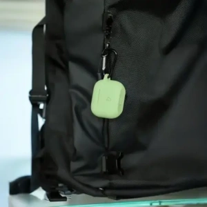 Silikonowe etui z karabińczykiem Bizon Case Headphone Silicone do Apple AirPods 4 jasnozielone