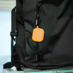 Silikonowe etui z karabińczykiem Bizon Case Headphone Silicone do Apple AirPods 4 marchewkowe