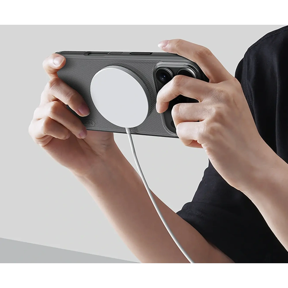 Etui Nillkin Super Frosted Shield Pro Magnetic MagSafe do Apple iPhone 17 Pro półprzezroczyste czarne