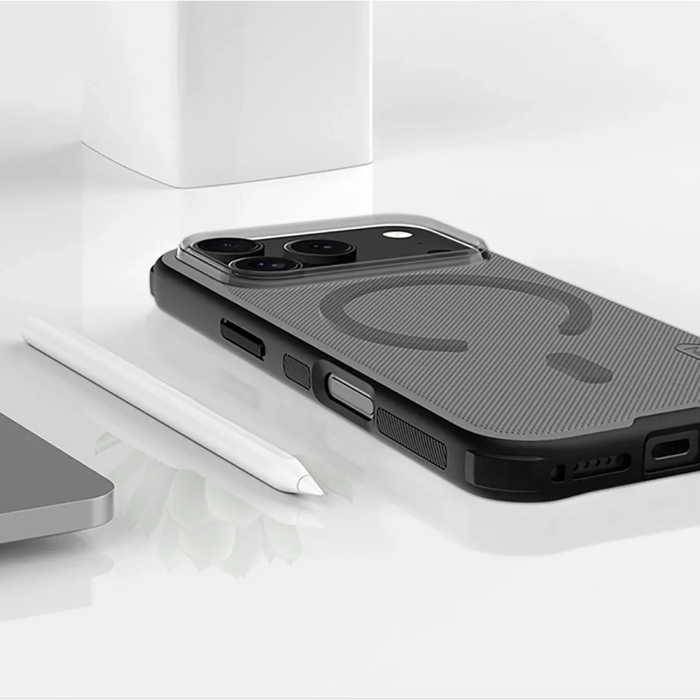 Etui Nillkin Super Frosted Shield Pro Magnetic MagSafe do Apple iPhone 17 Pro półprzezroczyste czarne