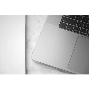 Kup Obudowa Moshi iGlaze Hardshell Case MacBook Pro 16 (Stealth Clear) - MOSH078CL - {ean13} - Sklep Home Screen